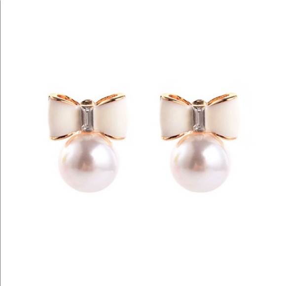 Bow Pearl Baguette Stud Earrings - Picture 3 of 3